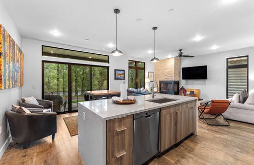 Willow Grove Apartment | River West Condos #714: Family-Friendly Retreat Awaits