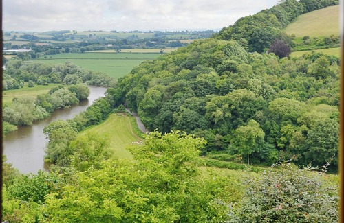 Symonds Yat Cottage | Comfortable 2 Bedroom Stay with Kitchen in Symonds Yat