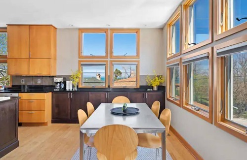 Wheeler House | Rivera House: Comfort and Fun Steps from the Beach