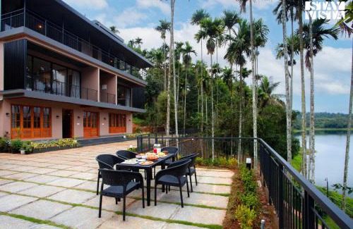 Vayittiri Villa | Rivera The Lake View: Indoor Games & Breakfast Included