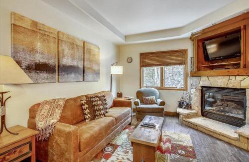 Four O'Clock Apartment | Inviting Riverbend Hotel: Family-Friendly with Hot Tub Bliss