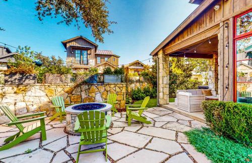 Spicewood House | Relaxing Riverbend Cottages with Pool & Hot Tub