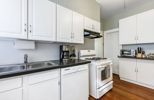 East Carrollton House | Discover Riverbend Gem: Historic Carrollton with Ocean Views