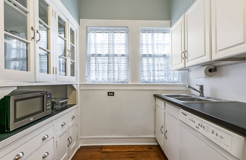 East Carrollton House | Discover Riverbend Gem: Historic Carrollton with Ocean Views