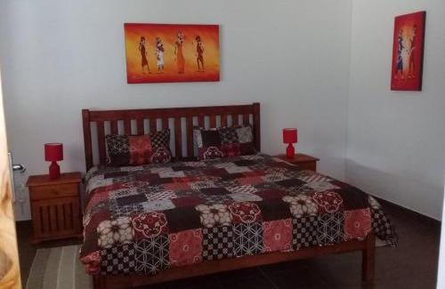 Maanhaarand House | Relaxing Riverbend Self Catering Cottages with Pool & Pets