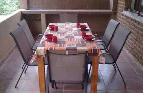 Maanhaarand House | Relaxing Riverbend Self Catering Cottages with Pool & Pets