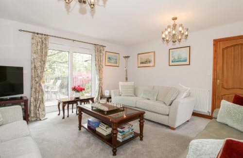 Shrewsbury House | Discover Riverdale: Family-Friendly 5-Star Retreat