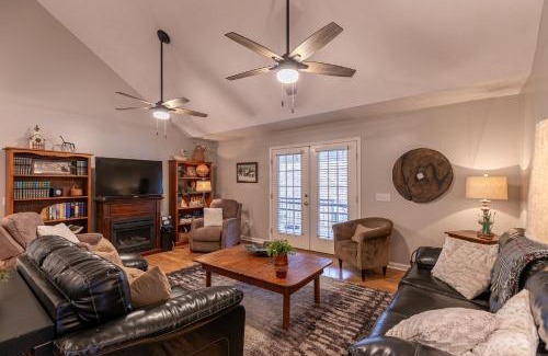 Sugar Grove House | Riverdream: A Family-Friendly Retreat by the Water