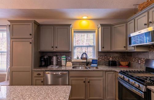 Sugar Grove House | Riverdream: A Family-Friendly Retreat by the Water