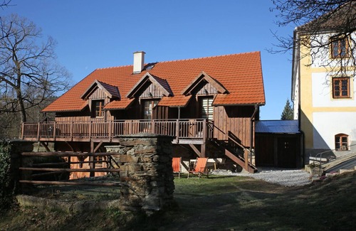 Kajov Apartment | Guest Rated 10/10: Riverfern Apartment with Pool & Spa