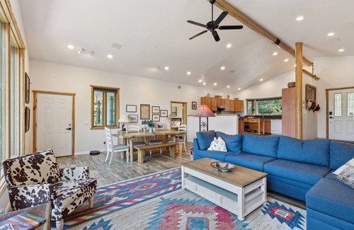 Grantsdale House | Perfect Riverfront Home with Pickleball Court and Family Amenities