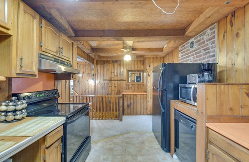 Baldwinsville Apartment | Riverside Apartment in Baldwinsville with Shared Deck