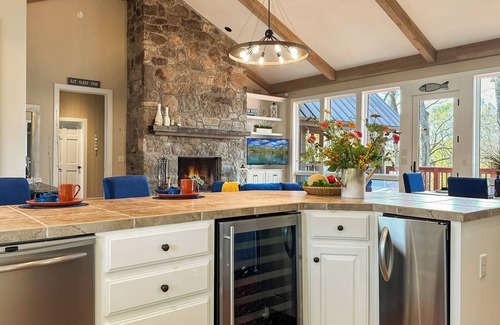 Pangburn House | Riverfront Retreat: Private Dock, Hot Tub & 10/10 Reviews
