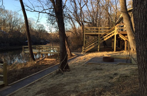 Wilburn Cabin | Tranquil Riverfront Cabin at Jon's Pocket - Guest Rated 9.8