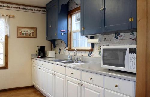 Chiloquin House | Riverfront Cabin Rental for Four near Crater Lake National Forest, Oregon