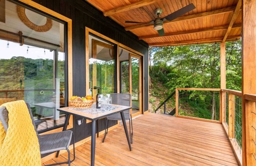 Ciudad Colon Apartment | Riverfront Cabin with Breathtaking Views Near SJO Airport