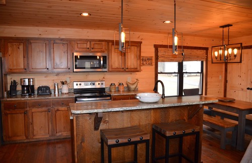 Mineral Bluff House | Riverfront Retreat by Toccoa River with Hot Tub & Pool