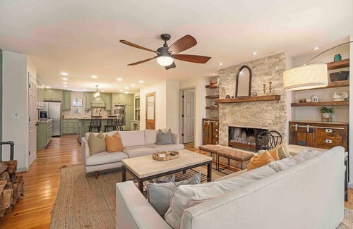 Douglasville House | Idyllic Riverfront Cabin with Hot Tub & Outdoor Movies
