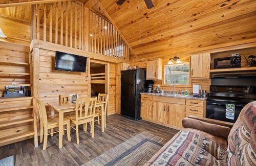 Dillsboro House | Guest Rated: 9.8! Tiny Bearadise Riverfront Retreat
