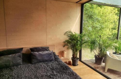 Stare Miasto District Villa | Riverside Cabins with Ocean Views and Pet-Friendly Perks