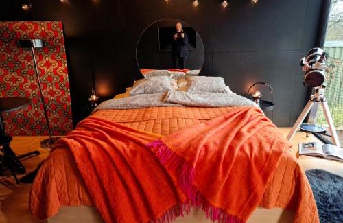 Stare Miasto District Villa | Riverside Cabins with Ocean Views and Pet-Friendly Perks