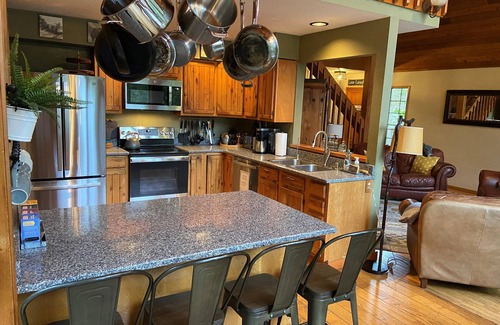 Gold Bar Ski Chalet | Riverfront Chalet with Breathtaking Views in Cascade Mountains