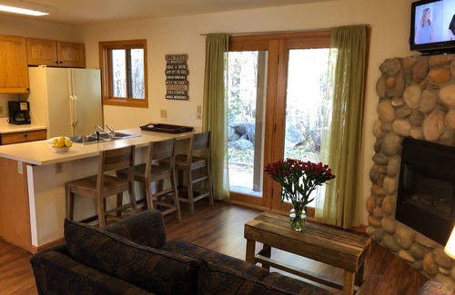 Grand Lake Condo | Riverfront Condo with Patio: 9.8 Rated Stay Near Town
