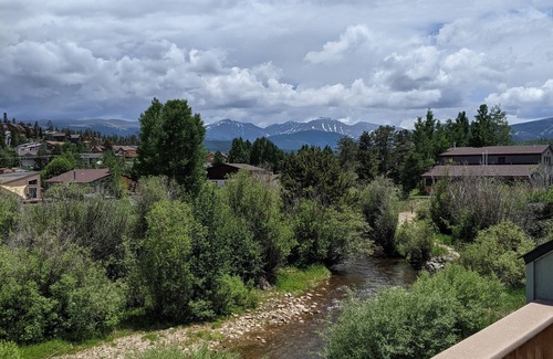 Fraser Condo | Cozy Riverfront Condo in Fraser with Pool & Family Amenities