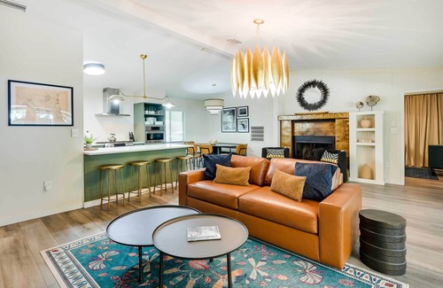 Homosassa Cottage | Beautiful Riverfront Cottage at Chateau Relaxo - Pet Friendly