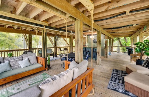 Thomaston House | Relaxing Riverfront Cuero Home with Pet-Friendly Amenities