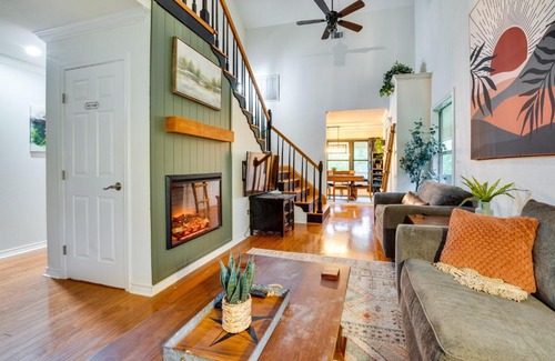 Thomaston House | Relaxing Riverfront Cuero Home with Pet-Friendly Amenities