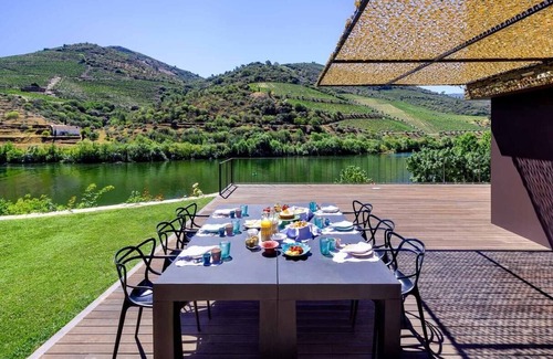 Cotas Villa | Elegant Retreat by the Douro with Private Pool & Breakfast