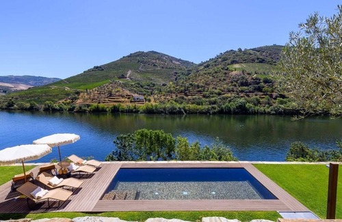 Cotas Villa | Elegant Retreat by the Douro with Private Pool & Breakfast