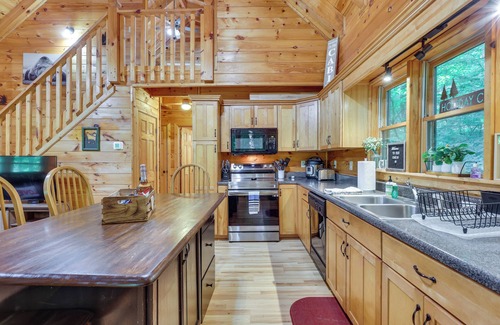 Ellijay Cabin | Riverfront Ellijay Cabin with Deck and Pool Access