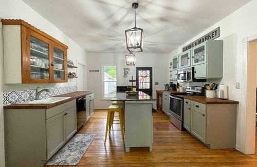 Kankakee County House | Riverfront Escape: Modern Comfort in Historic Home