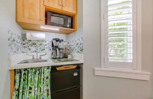 LaBelle Apartment | Riverfront Florida Studio with Pool & Hot Tub Access