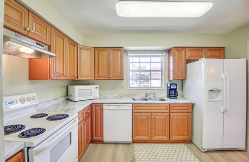 Astor Condo | Relaxing Riverfront Florida Getaway with Pool & Spa Access