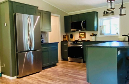 Trail House | Riverfront Retreat: 3BD/2BA with Spa Bath & Fishing