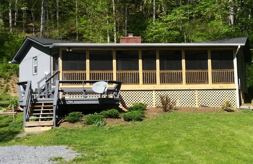 Fishers Hill Cabin | Riverfront Getaway Cabin: Pet-Friendly and Family-Friendly Stay