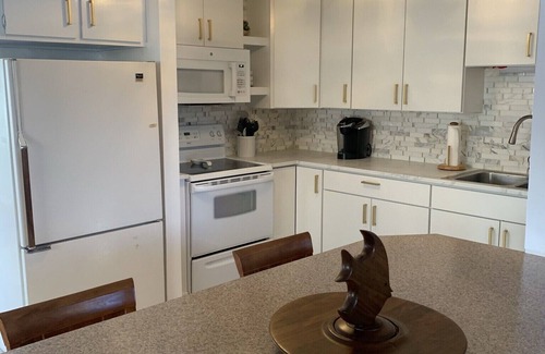 Bay City House | Idyllic Riverfront Getaway: Family-Friendly with Kitchen