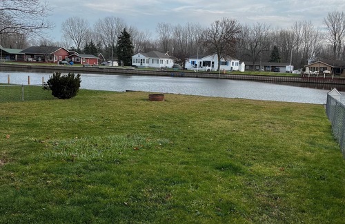 Bay City House | Idyllic Riverfront Getaway: Family-Friendly with Kitchen