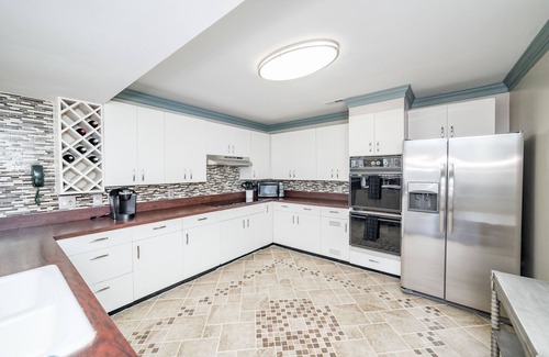 Lynchburg House | Charming Riverfront Retreat with Pool and Spa Amenities