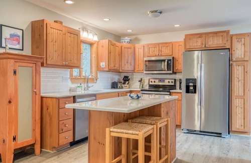 Stockton Springs House | Scenic Riverfront Retreat with Deck and Firepit in Maine
