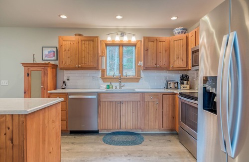 Stockton Springs House | Scenic Riverfront Retreat with Deck and Firepit in Maine