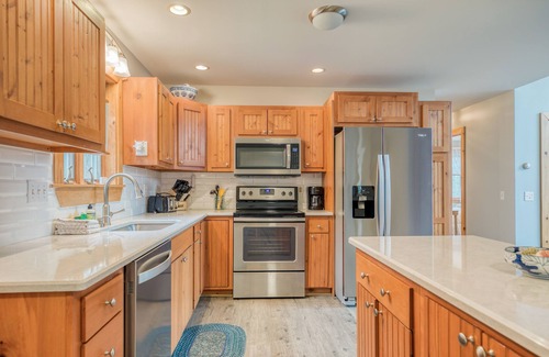 Stockton Springs House | Scenic Riverfront Retreat with Deck and Firepit in Maine