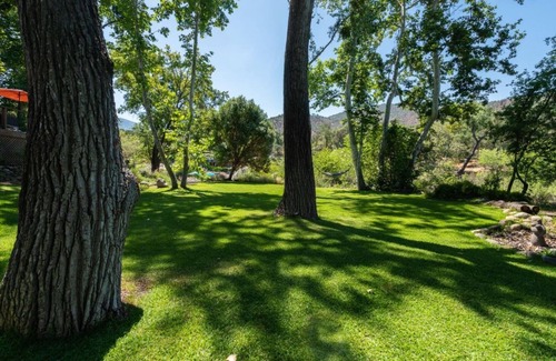 Three Rivers House | Discover Riverfront Home: Ideal Spot for Family Fun!