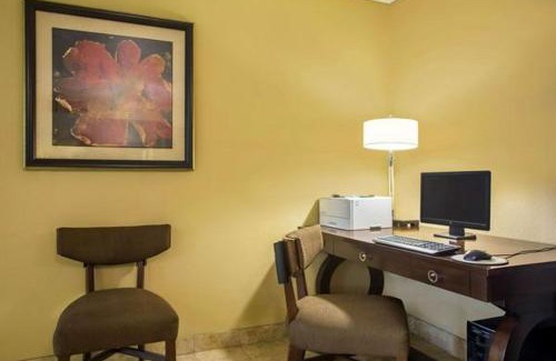 International Falls Hotel | Pet-Friendly Riverfront Hotel with Breakfast & Hot Tub Access