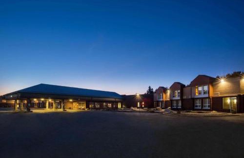 International Falls Hotel | Pet-Friendly Riverfront Hotel with Breakfast & Hot Tub Access
