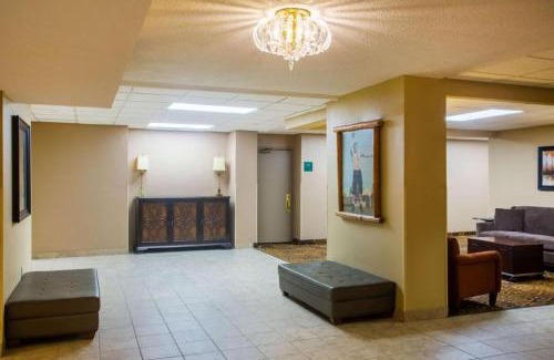 International Falls Hotel | Pet-Friendly Riverfront Hotel with Breakfast & Hot Tub Access