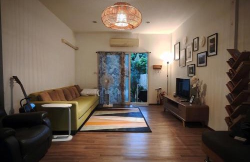 Wachira Phayaban House | Unforgettable Riverfront Retreat at Baan Rimphraya